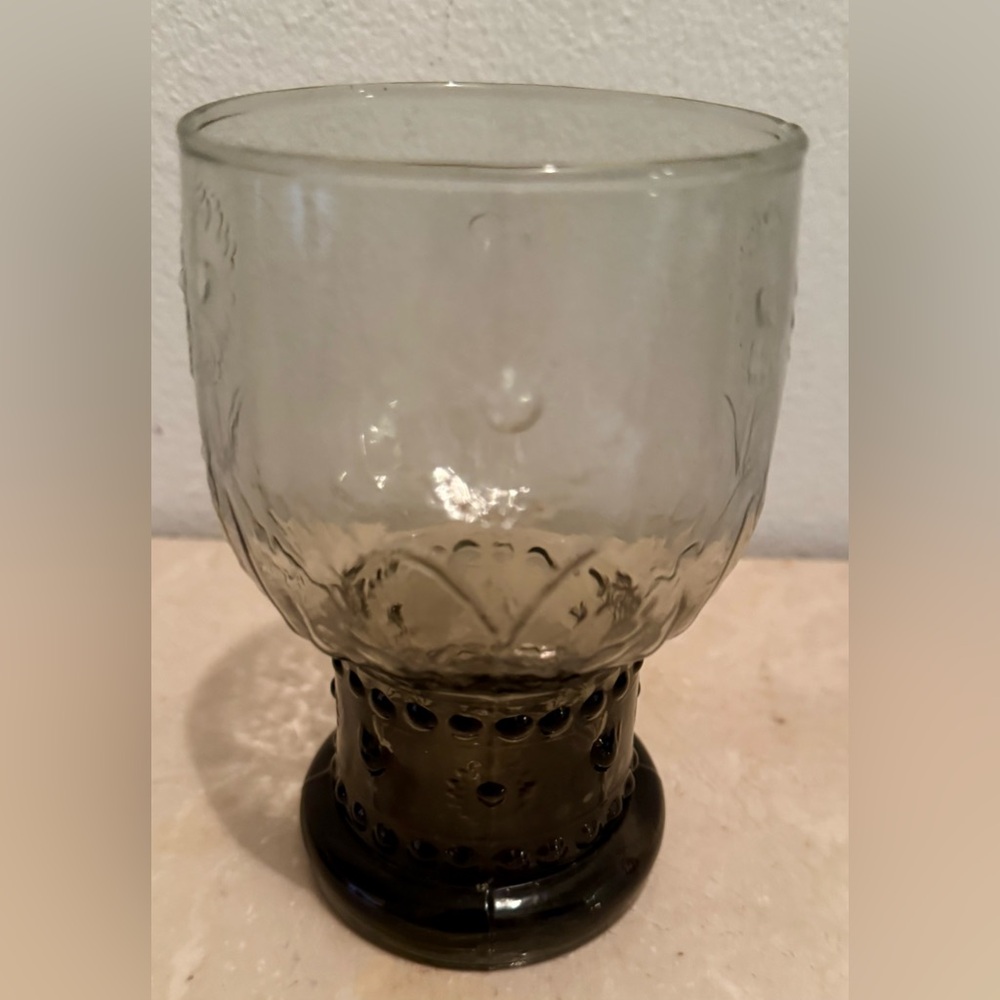 Anthropologie Helianthus Water Goblet, w/distinctive sunflower pattern. 16oz